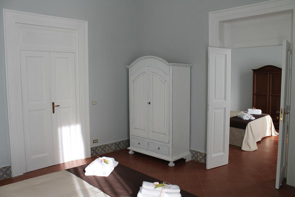 Palazzo Bianchi Domus Holidays Trani Luaran gambar