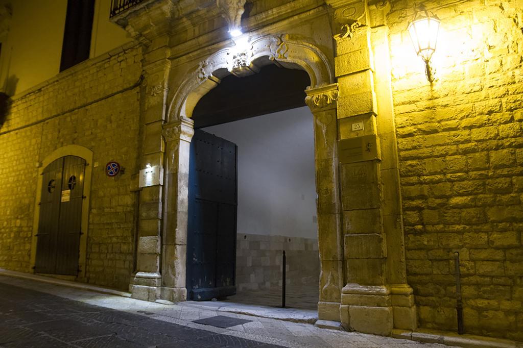 Palazzo Bianchi Domus Holidays Trani Luaran gambar